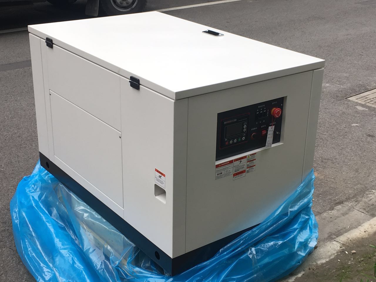 15kw小型移动式汽发电机380V